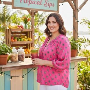 Crown & Ivy Pink Floral Blouse 🌺